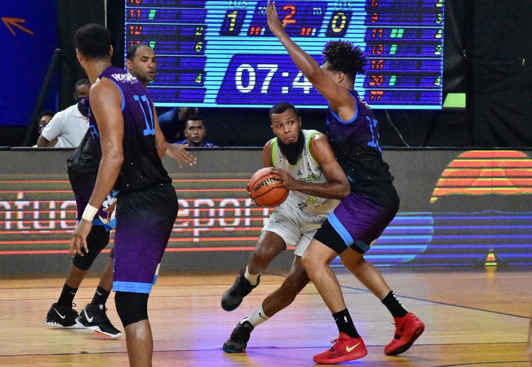 La súper CLAVADA de José Rodríguez, el polémico basquetbolista que retomó su carrera por todo lo alto (VIDEO)