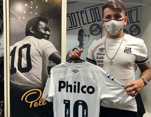 El Santos le rindió homenaje a Maradona colocando su nombre en “la 10” del venezolano Yeferson Soteldo