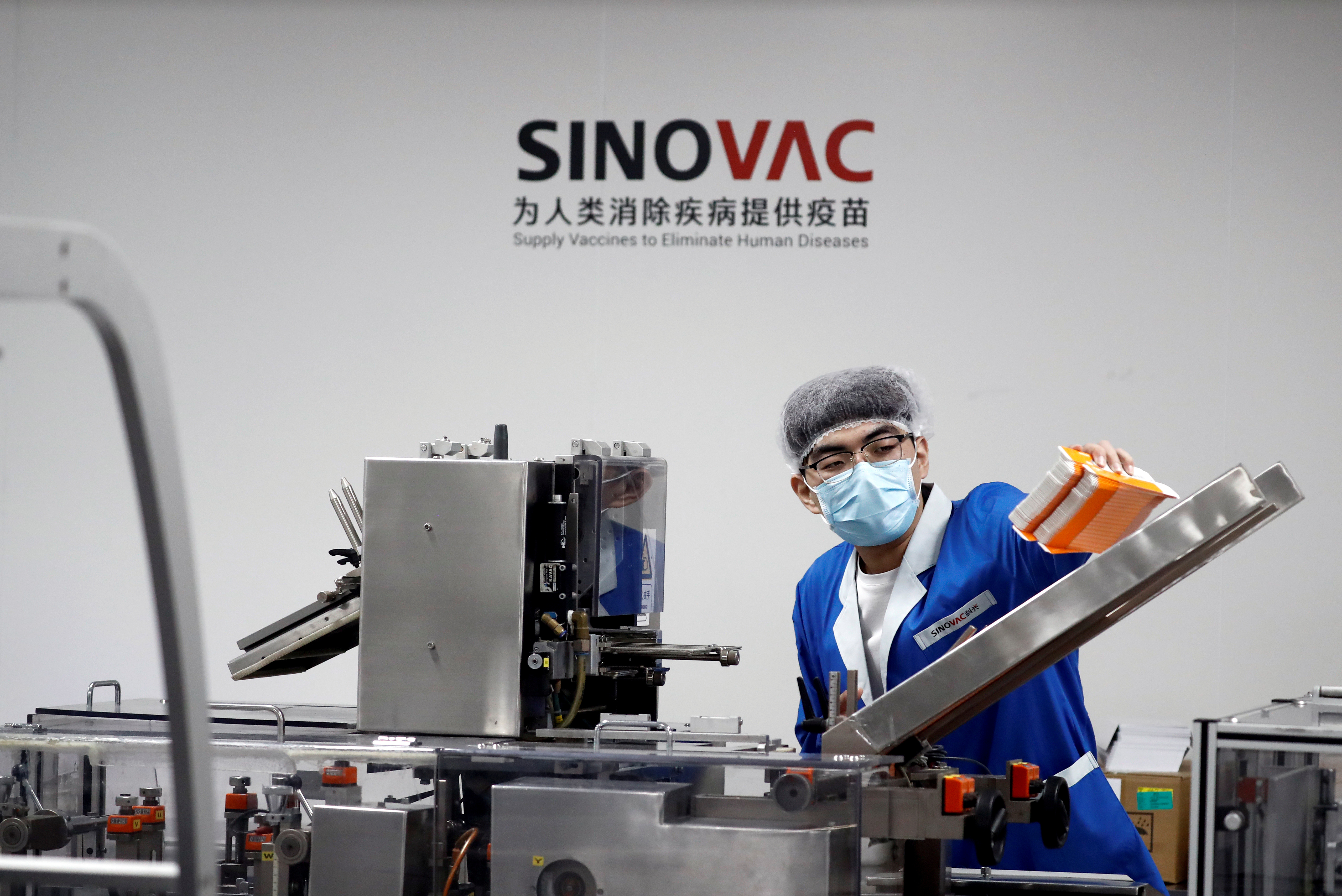 Sinovac afirma que puede producir dos mil millones de vacunas anuales