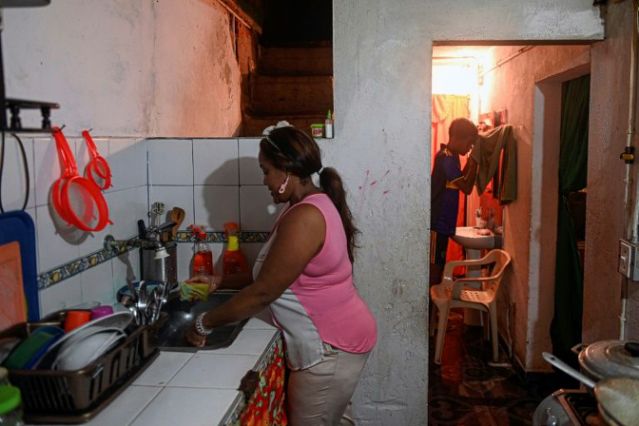 La pandemia replegó al hogar a las mujeres desempleadas en Colombia