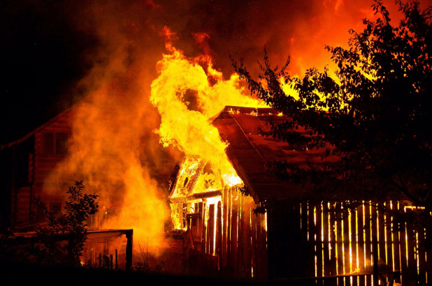 ¡Heroico! Niño arriesgó su vida para rescatar a su hermana de un voraz incendio en Tennessee