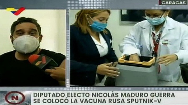 Para transmitir “confianza”, Nicolasito se colocó la vacuna rusa Sputnik-V (VIDEO)