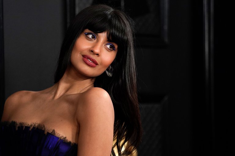 Jameela Jamil, la actriz y activista inglesa que se convirtió en la enemiga pública de las Kardashians