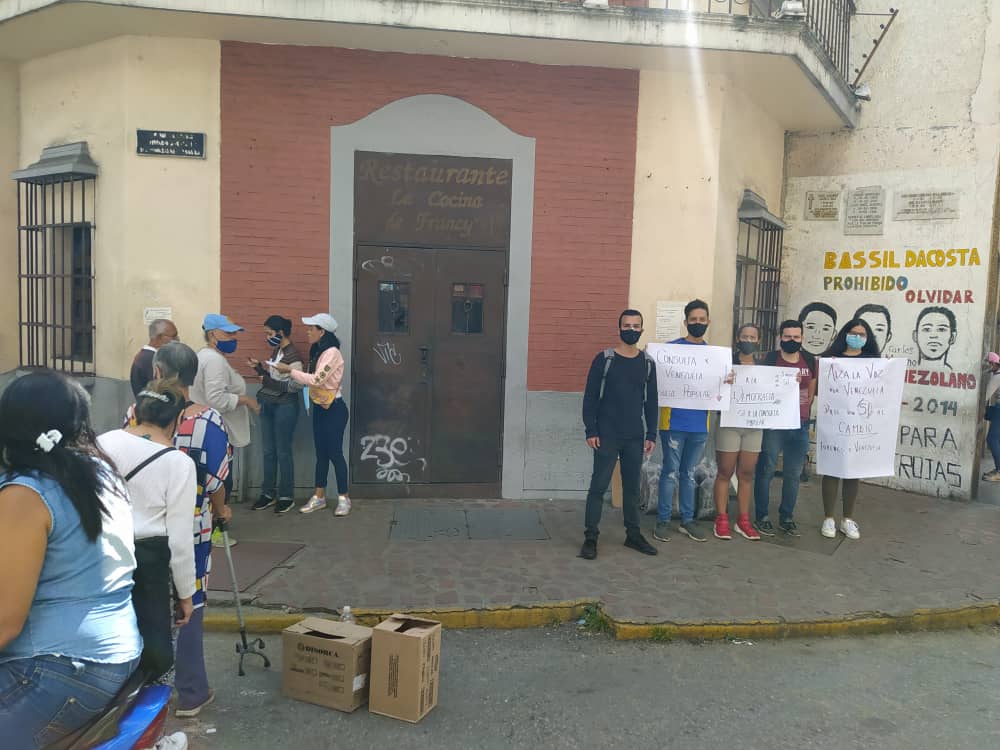 Pese a hostigamiento de colectivos, caraqueños siguen participando en La Candelaria #12Dic (FOTOS)