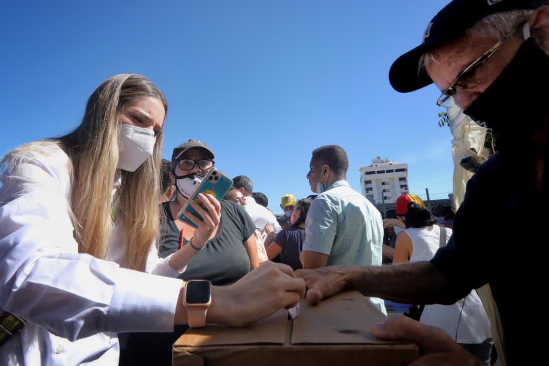 Fabiana Rosales ejerció su voto en la Consulta Popular y reiteró llamado de movilización #12Dic (FOTOS)