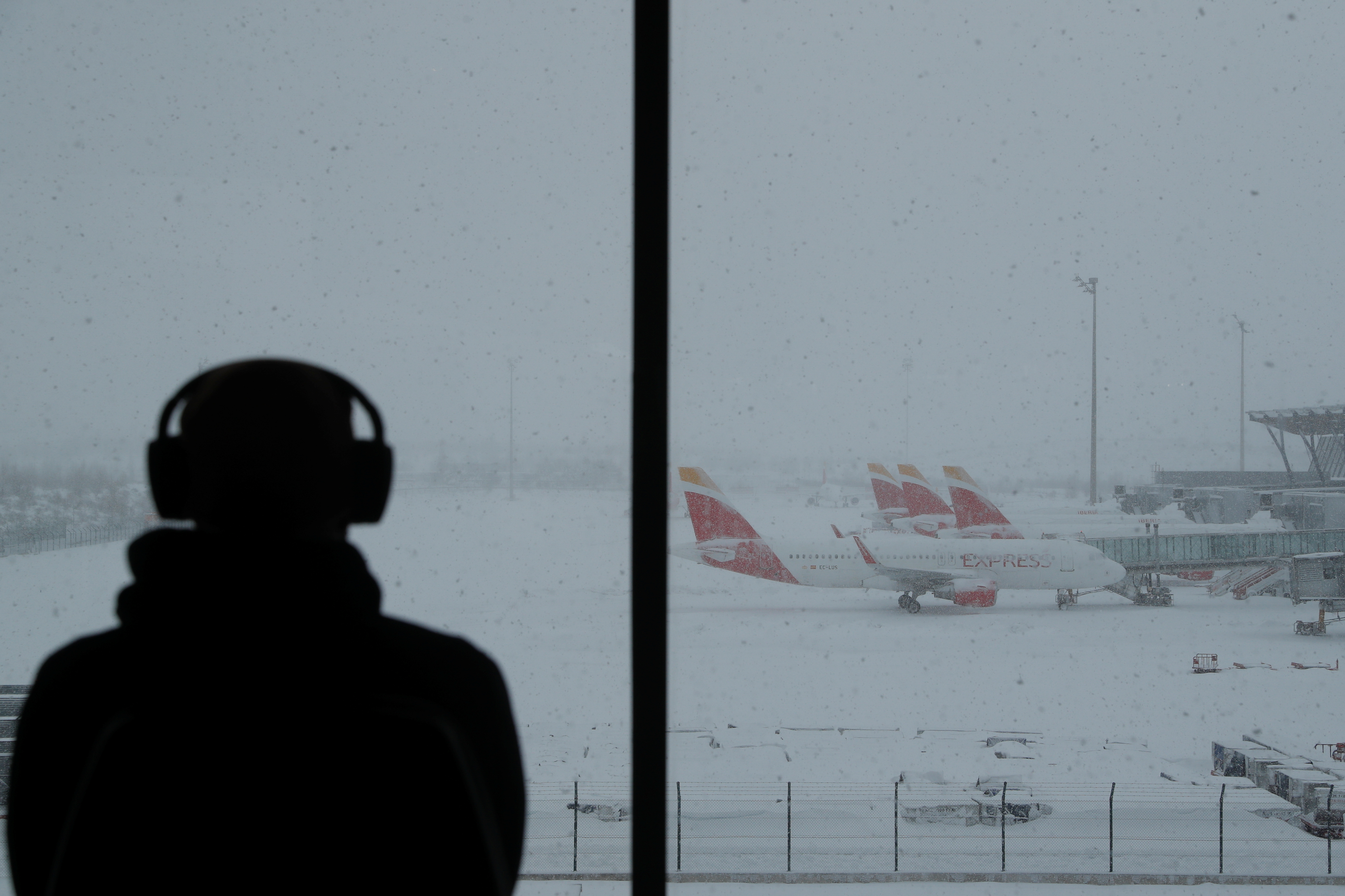 España amplía 24 horas la validez de PCR de los viajeros por el temporal