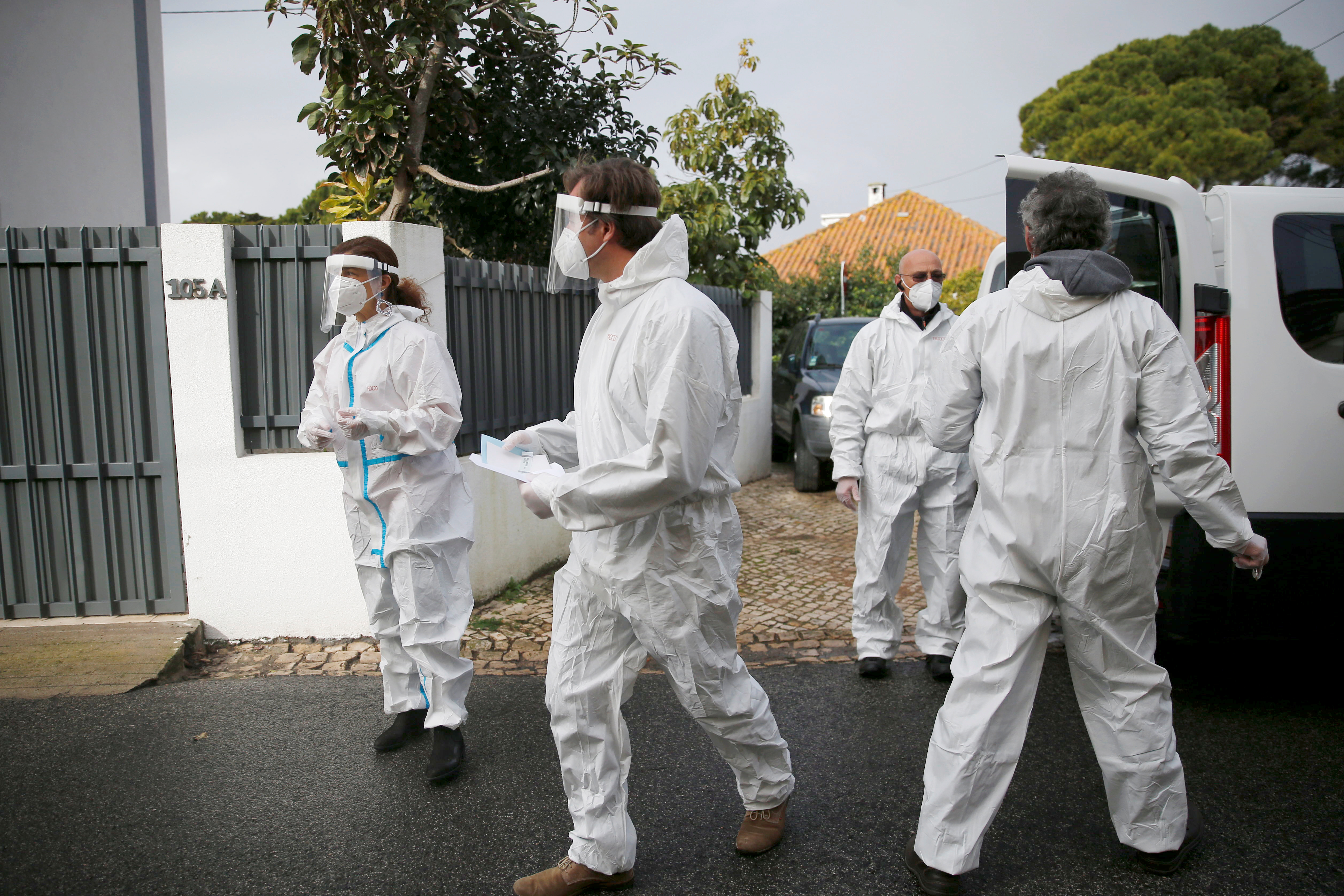 Detectados trece casos Covid-19 de la variante ómicron en Portugal