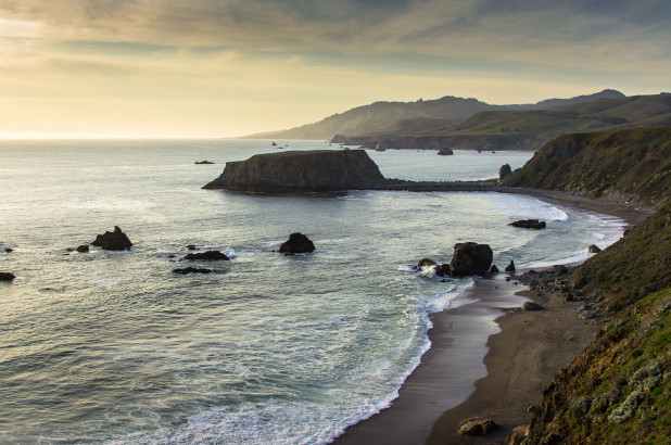 ¡Qué tragedia! Se ahogó mientras intentaba salvar a sus hijos en una playa de California