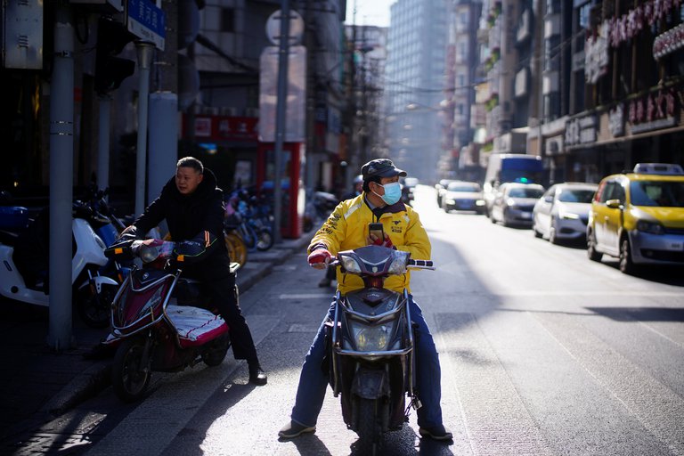 Qué es “996”, la cultura laboral china que ya mató a varios trabajadores de la industria tecnológica