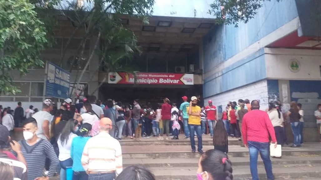 En el Saime de San Cristóbal no cabe “ni un alma” por la jornada de cedulación para niños (FOTOS)