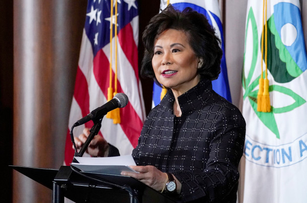 Elaine Chao fue la primera del gabinete de Trump en admitir el asedio al Capitolio