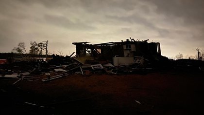 Al menos un muerto y decenas de heridos dejó tornado en una ciudad de Alabama