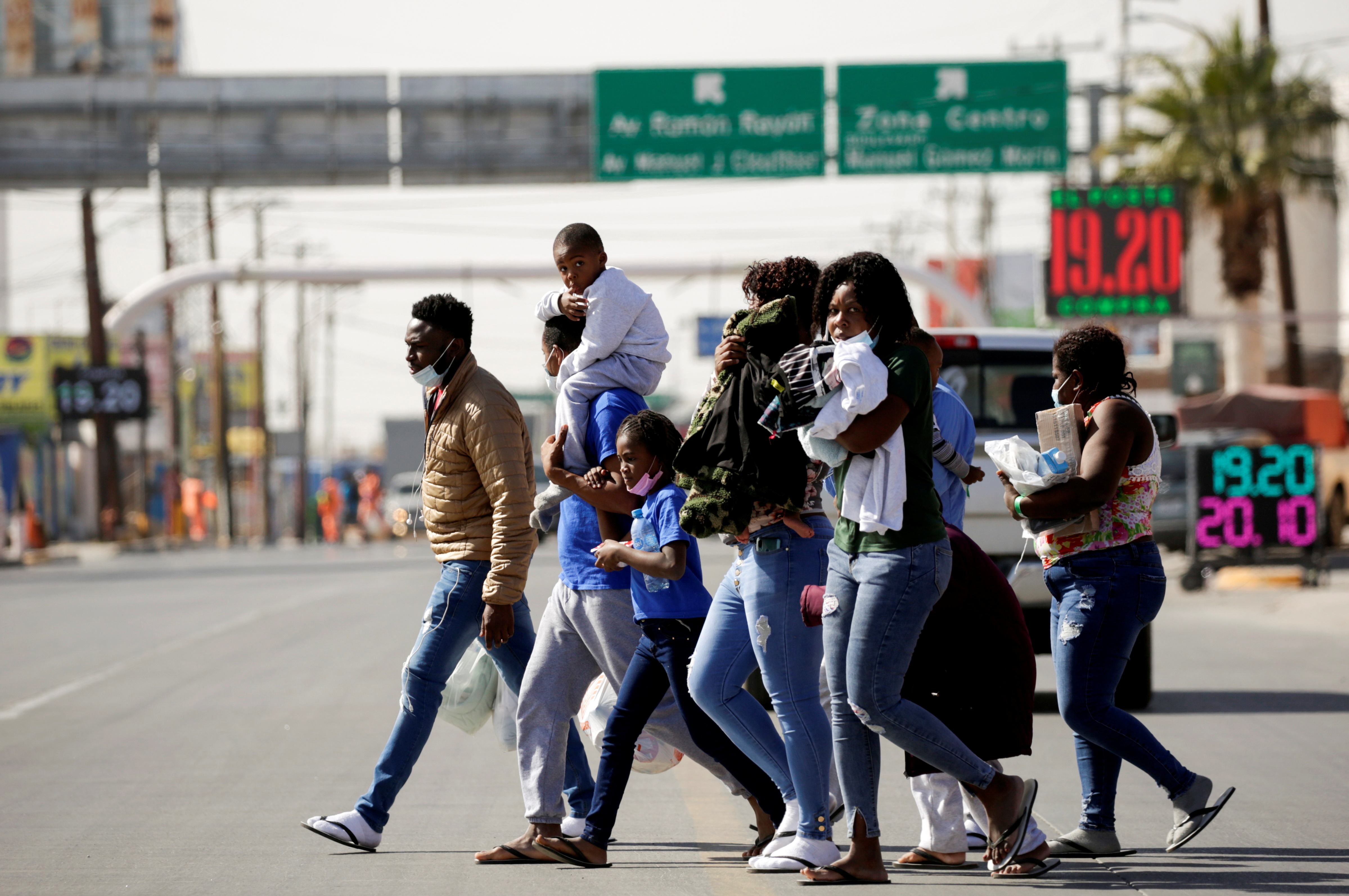 EEUU expulsa a decenas de solicitantes de asilo haitianos a México