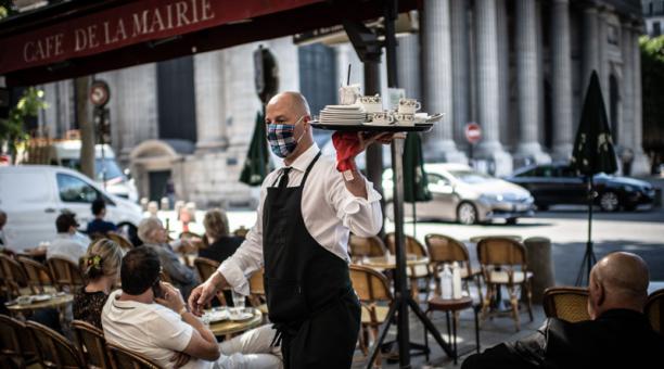 Francia amenaza a los restaurantes “anti-restricciones” con dejarles sin ayudas