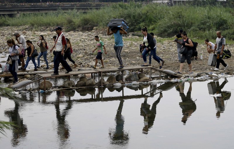 Colombia will legalize undocumented venezuelan migrants