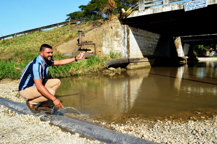 UNT Libertador denunció que bote de agua potable tiene años derramándose ante ojos de las autoridades