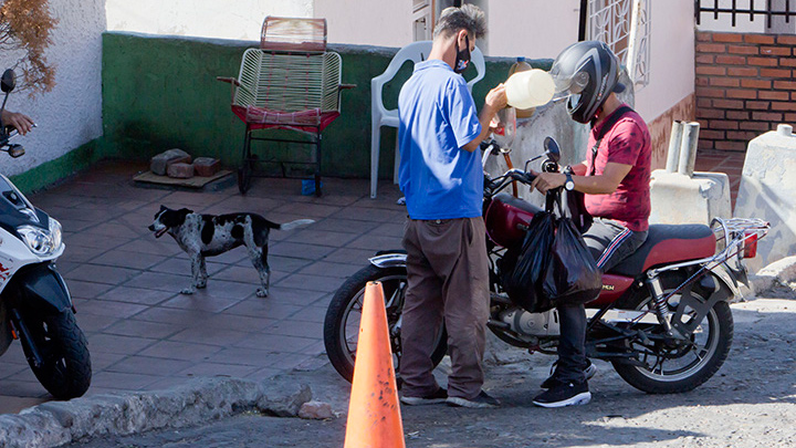 Los “pimpineros” de Cúcuta se niegan a desaparecer, pese a que la gasolina venezolana ya no llega