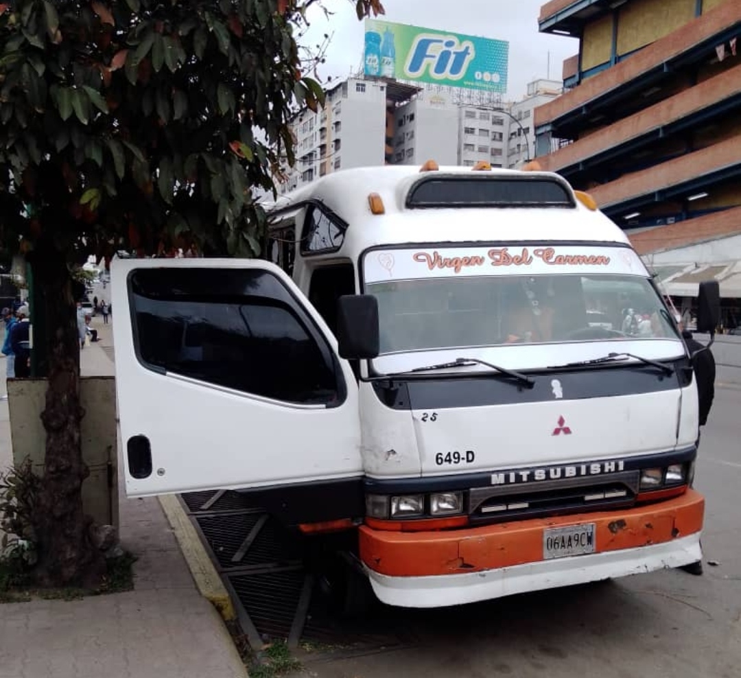 Acribillaron a dos sujetos dentro de una unidad de transporte público en Petare