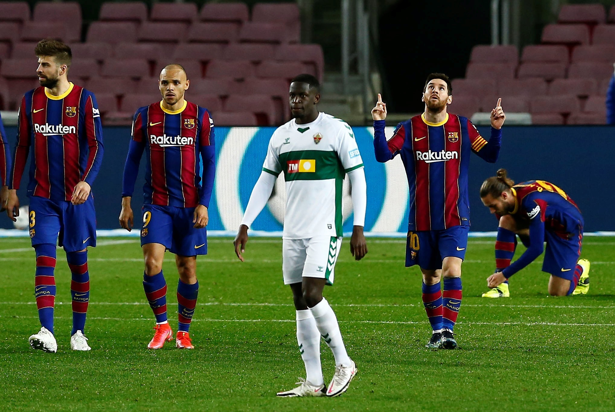 Messi desatascó a Barcelona frente al Elche y apretó la lucha por LaLiga