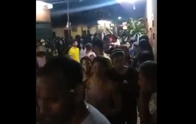 Caldo de cultivo para el coronavirus: Así fue parte de una comparsa en los carnavales de El Callao (VIDEO)