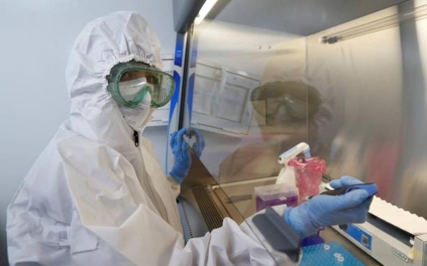 Una reinfección grave con la cepa surafricana inquieta a médicos en Francia