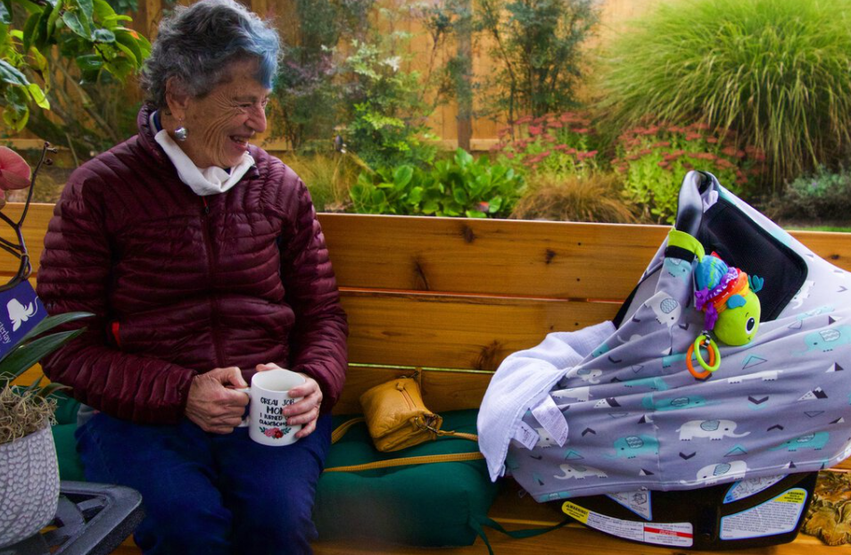 Una mujer de 90 años tuvo que caminar 9 kilómetros en medio de la nieve para recibir su vacuna contra el Covid-19