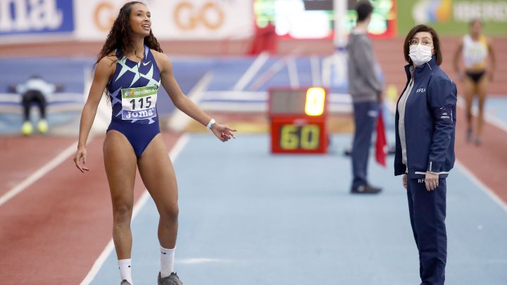 ¡Insólito! Atleta hizo su mejor salto de la competencia, pero lo borraron “por error” (Video)