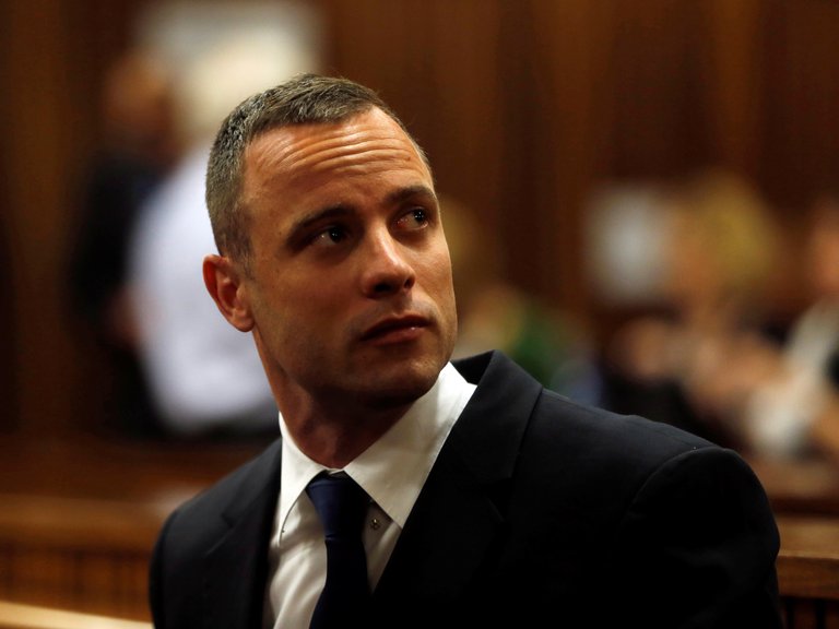 Óscar Pistorius suplica quedar en libertad a pesar de ser condenado por matar a la modelo Reeva Steenkam