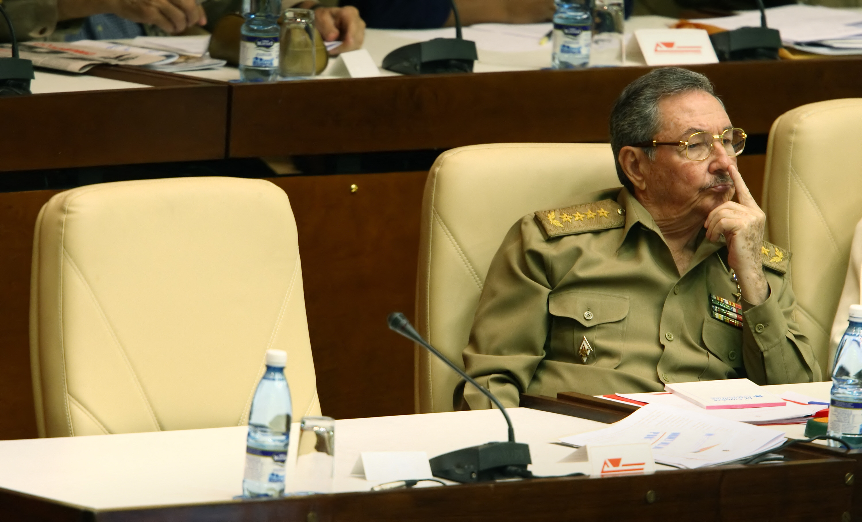 Raúl Castro se despide en plena crisis económica en Cuba