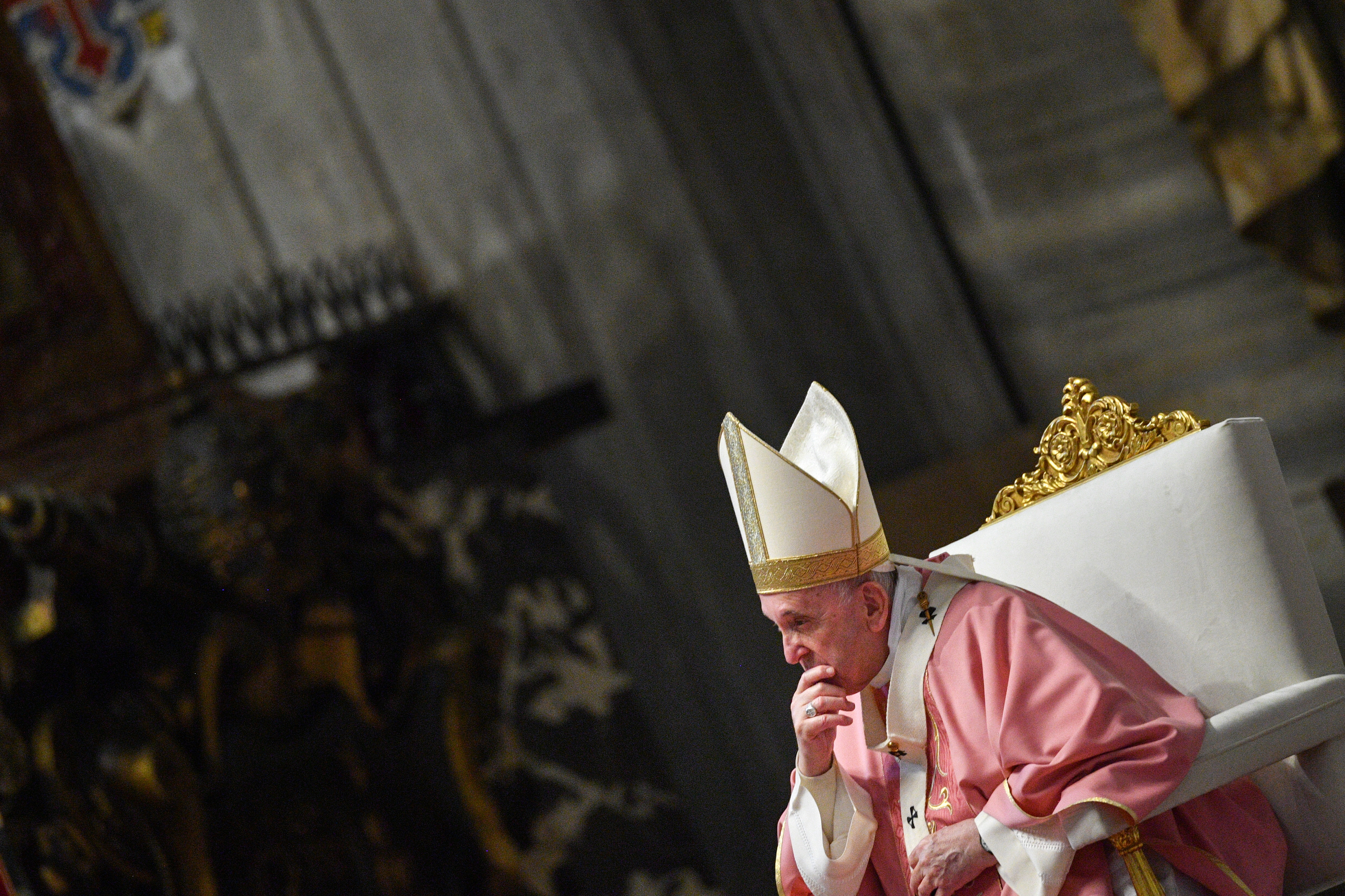 El papa Francisco da el pésame a la reina Isabel II de Inglaterra por la muerte de su esposo