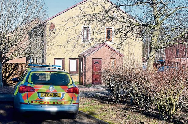 Descubren que una mujer llevaba 12 años muerta en su casa en Escocia tras perder su cita para la vacuna