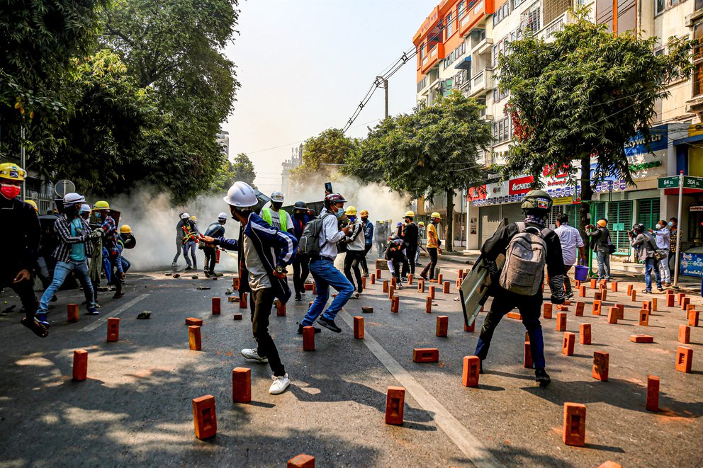 Se reportan nuevas protestas en Birmania tras un fin de semana de extrema violencia