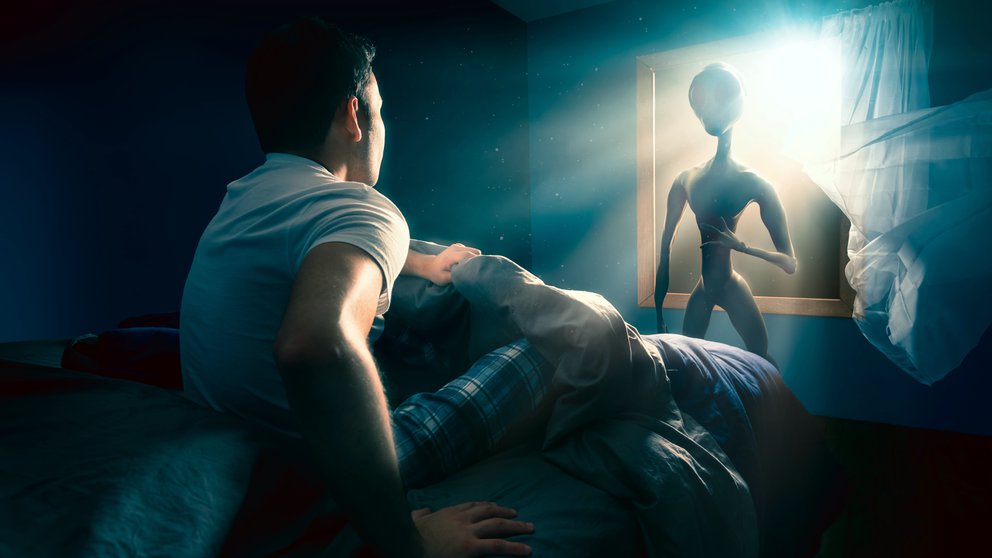 Nasa lanzará fotos de humanos desnudos al espacio con la esperanza de “atraer extraterrestres”