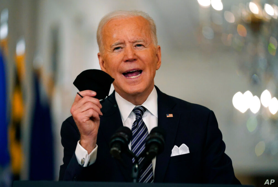 Biden ordena a los estados que pongan la vacuna a disposición de todos los adultos antes del 1 de mayo