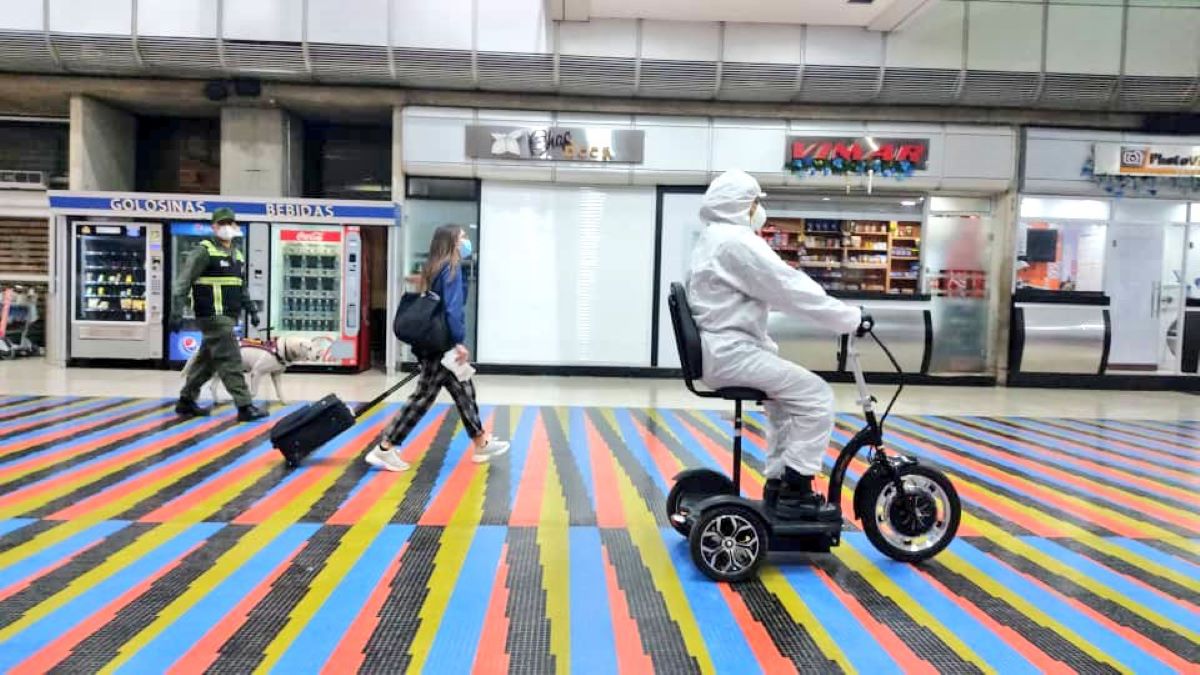 Trabajadores del Aeropuerto Internacional de Maiquetía piden ser vacunados contra el coronavirus