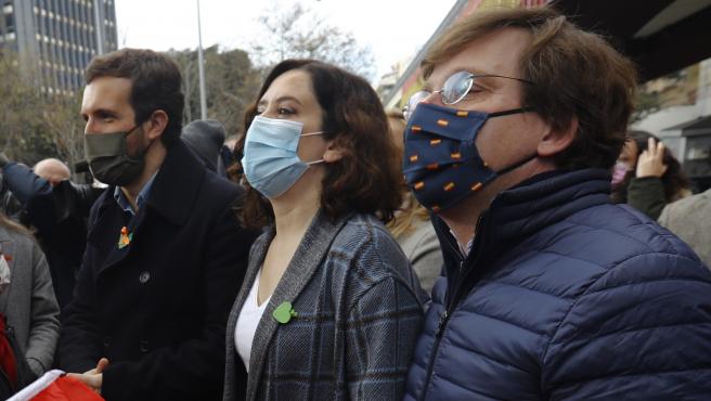 Se mueve el tablero político español: Los riesgos para Casado, difícil giro para Ciudadanos y Vox busca pescar en río revuelto