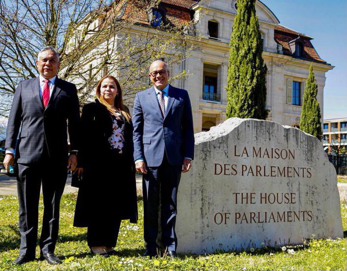 Rebotaron a Iris y Jorge en la Unión Interparlamentaria pero guardaron una FOTO de souvenir