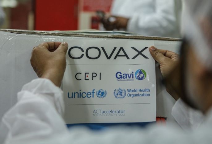 G7 se comprometió a apoyar financieramente el sistema de repartición de Covax