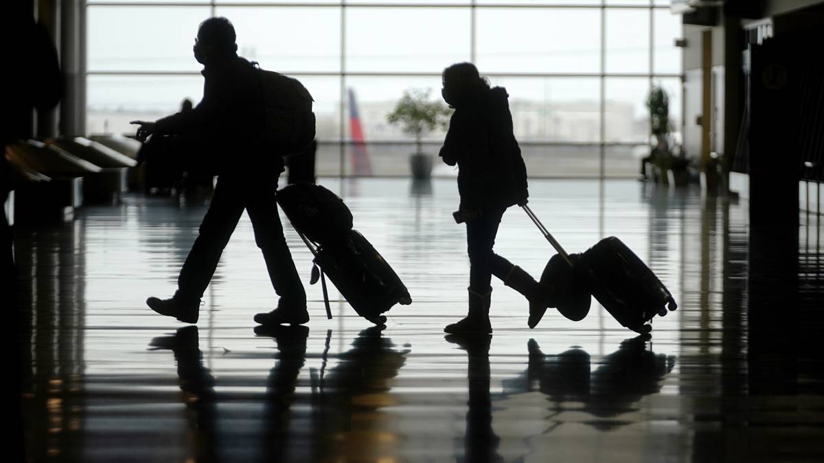 Los estadounidenses que estén vacunados podrán viajar a Francia desde mayo