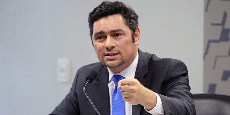 Carlos Vecchio aplaude decisión de Biden de no deportar a migrantes venezolanos