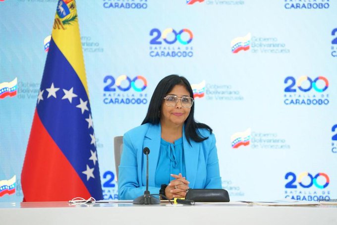 Recitar poemas y hablar de Duque: Delcy Eloína pidió cacao en la Cumbre Iberoamericana