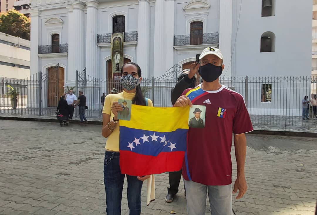 Feligrés desde la iglesia de La Candelaria expresa su “emoción” ante la beatificación del Dr. José Gregorio Hernández (VIDEO)