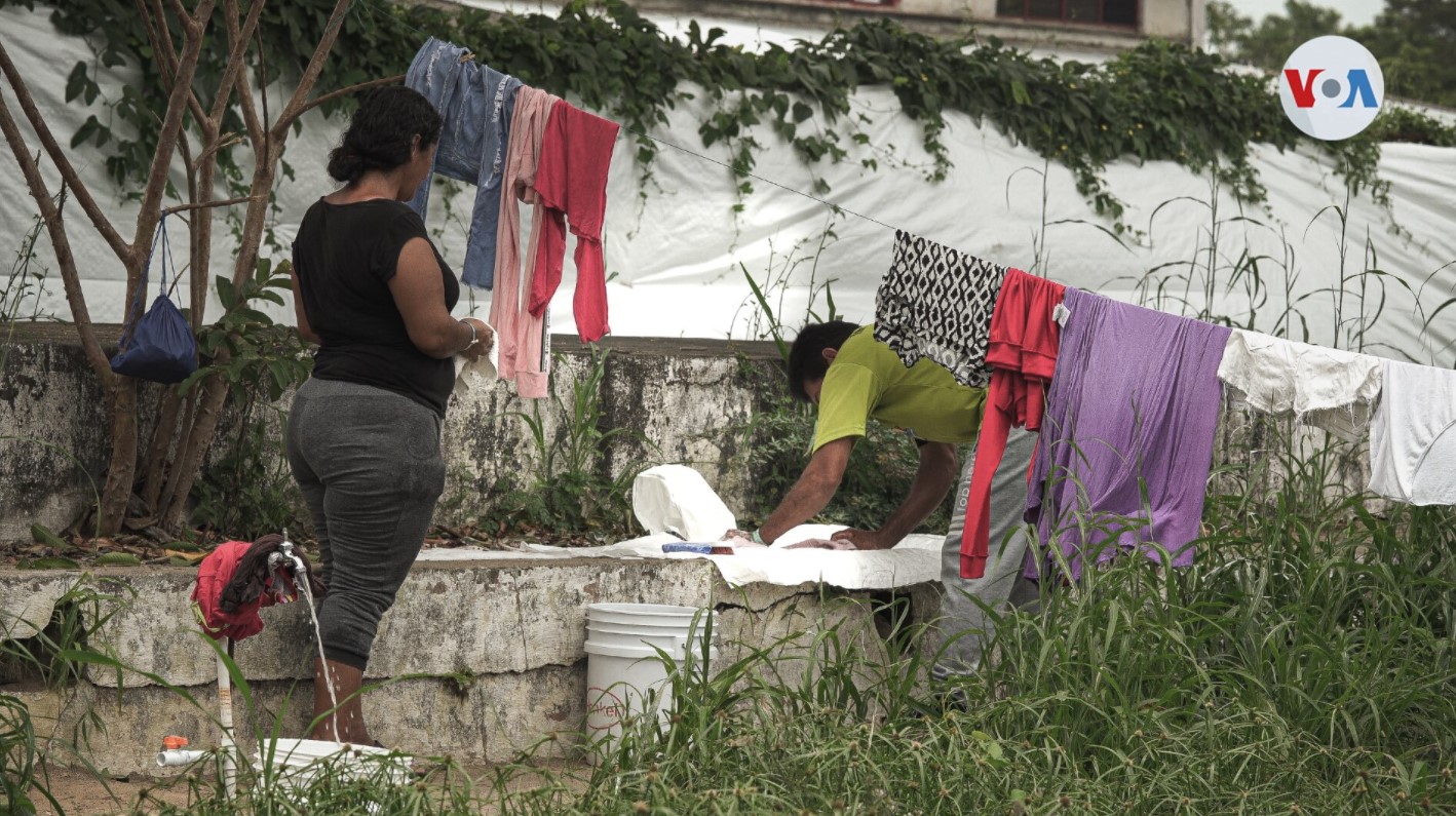 El Covid-19 se ensaña con los venezolanos desplazados por los combates en Apure (Video)