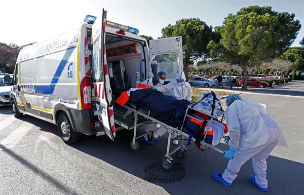 Francia supera la barrera de los 100 mil muertos por el coronavirus