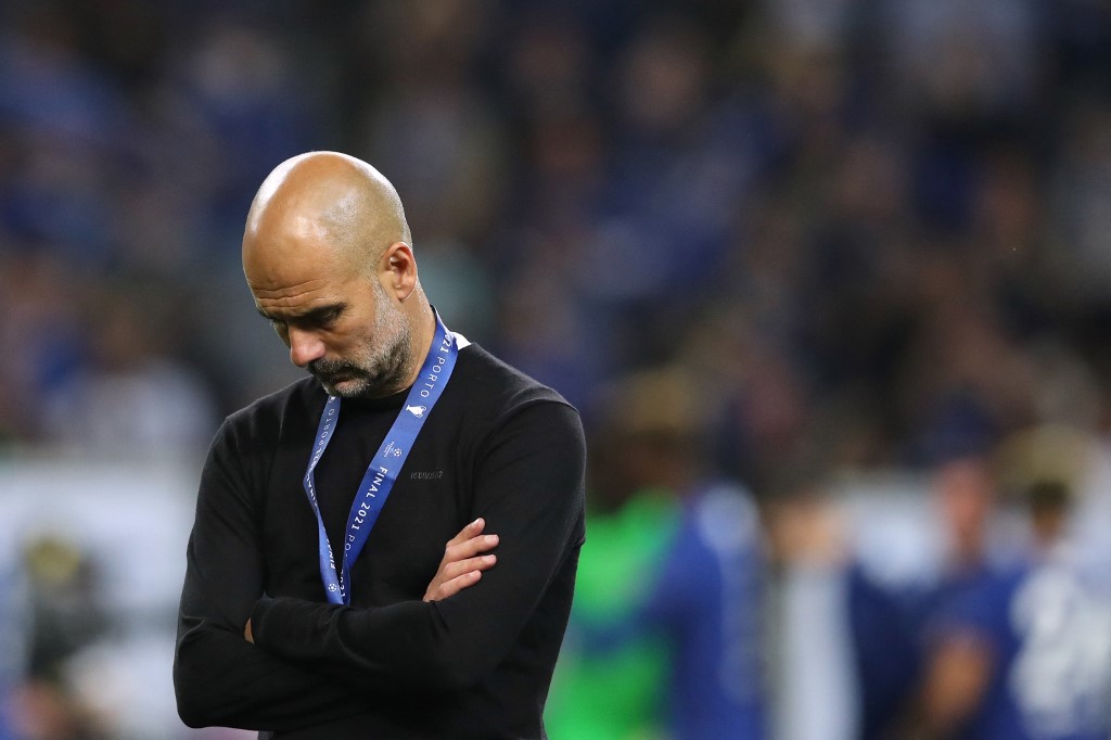 El gesto de Guardiola con la medalla del segundo puesto que recorre el mundo