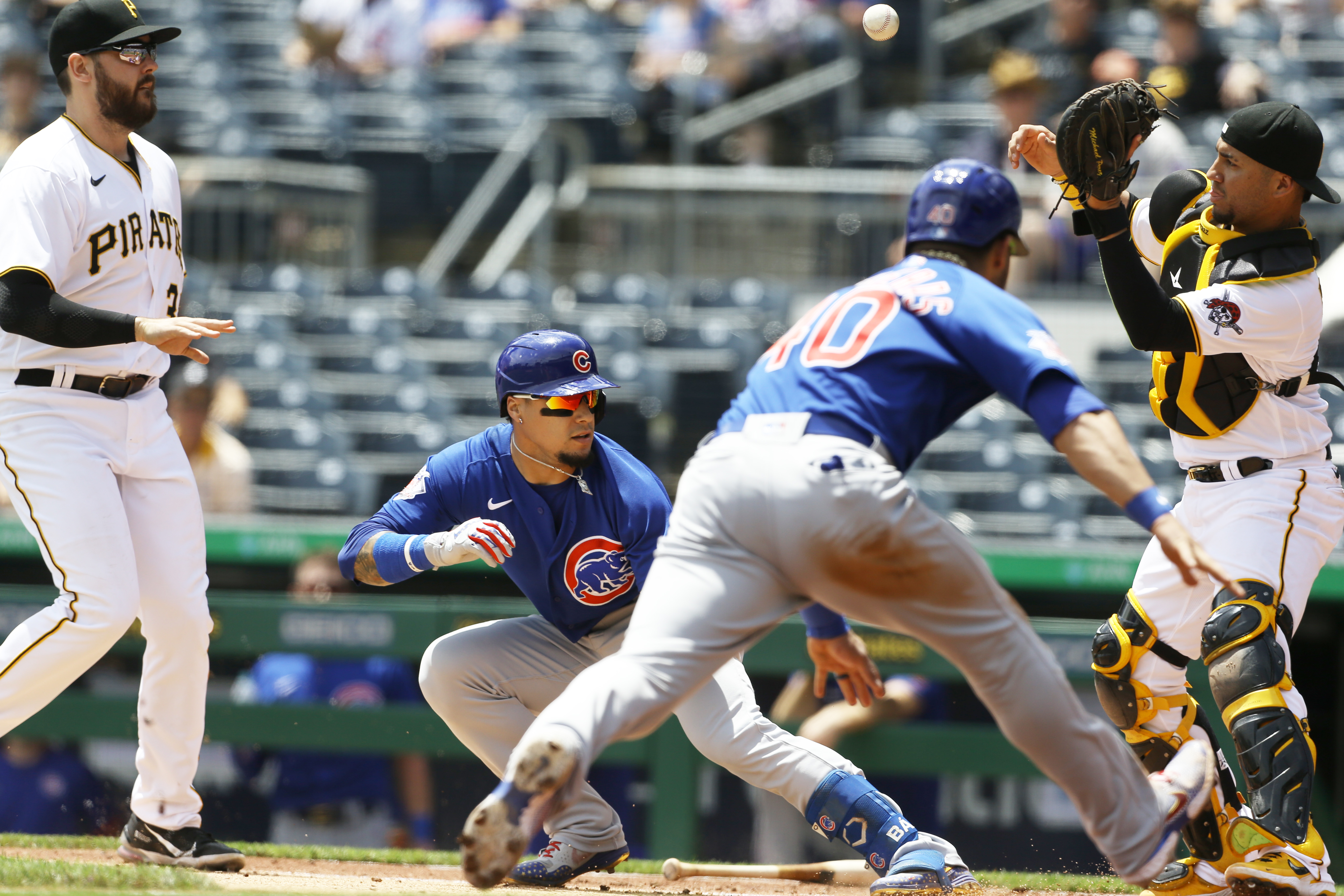 Javier Báez dejó en ridículo a la defensa de los Piratas con jugada corriendo las bases (Video)