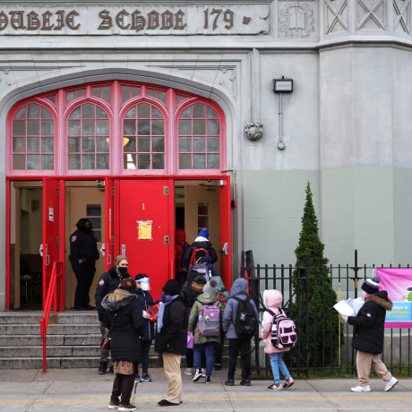 Alcalde Bill de Blasio anunció cuándo regresarán las clases presenciales Nueva York