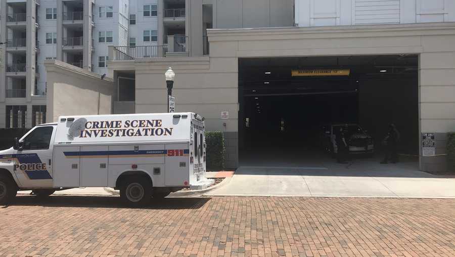 Niño de seis años murió tras ser atrapado por una puerta de estacionamiento en Orlando