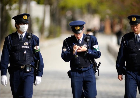Fue detenida en Japón tras preguntarle a la policía qué hacer con el cadáver en descomposición de su hijo