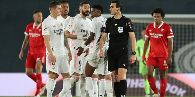 LaLiga al rojo vivo: Un penal decretado por el VAR causó polémica en el Real Madrid y Sevilla (Video)